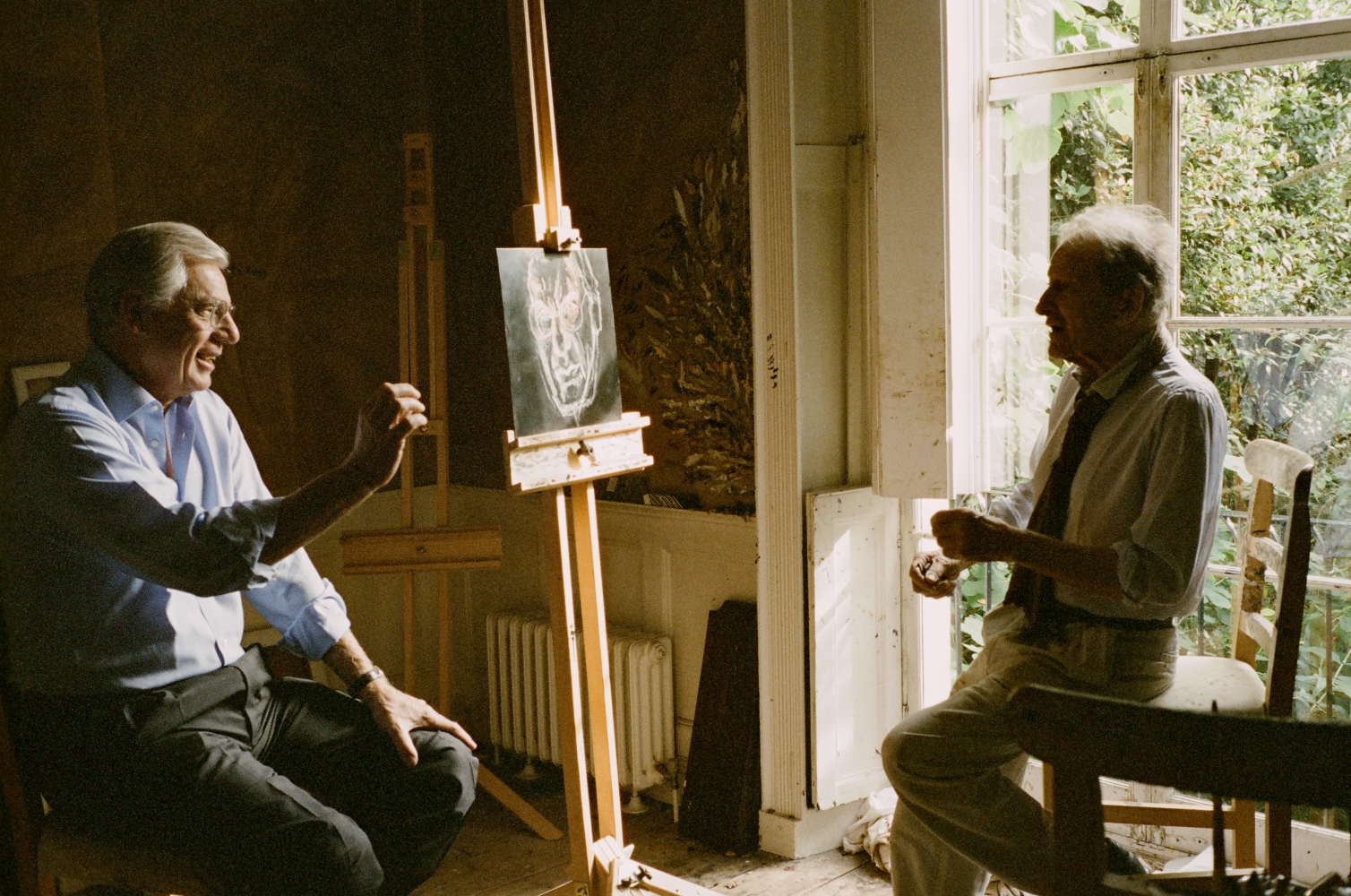 Lucian Freud and Bill Acquavella with the etching&nbsp;The New Yorker&nbsp;(2006), 2005, photographed by David Dawson., Art&nbsp;&copy; David Dawson / Bridgeman Images.
