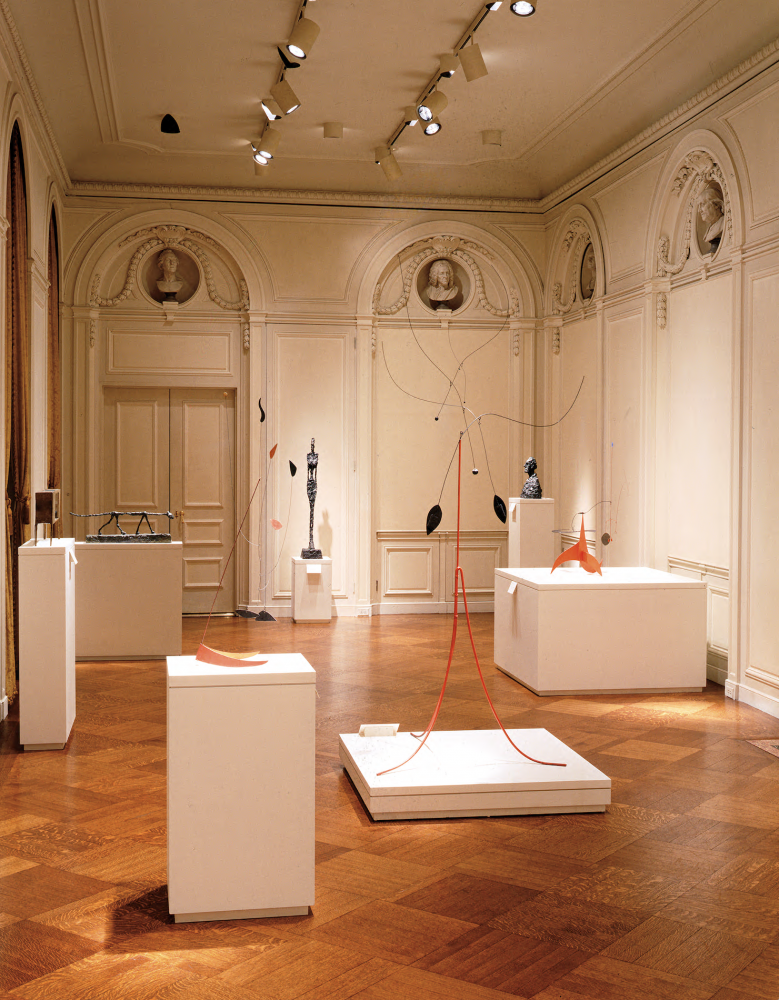 Installation view of&nbsp;20th Century Sculpture,&nbsp;April 3&ndash;May 21, 2003. Art&nbsp;&copy; 2021&nbsp;Calder Foundation, New York / Artists Rights Society (ARS), New York and&nbsp;&copy; Alberto Giacometti Estate / Licensed by VAGA and ARS, New York, NY.